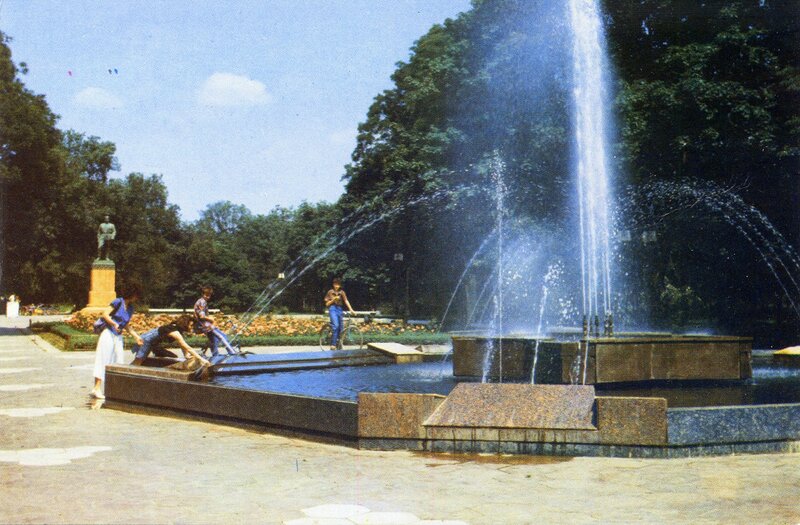  Фонтан в парке Победа